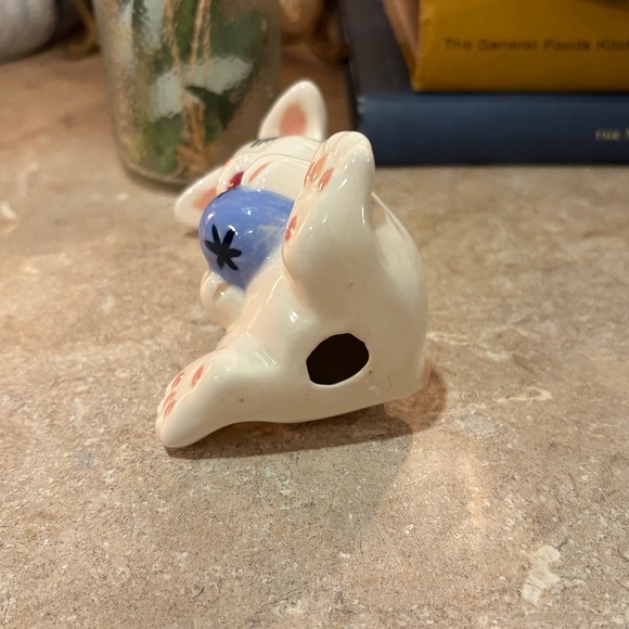 Vintage Ceramic Rabbit Holding An Easter Egg - Picture 5 of 7